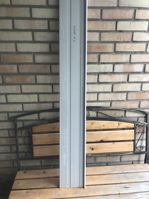 Подоконик белый пласти