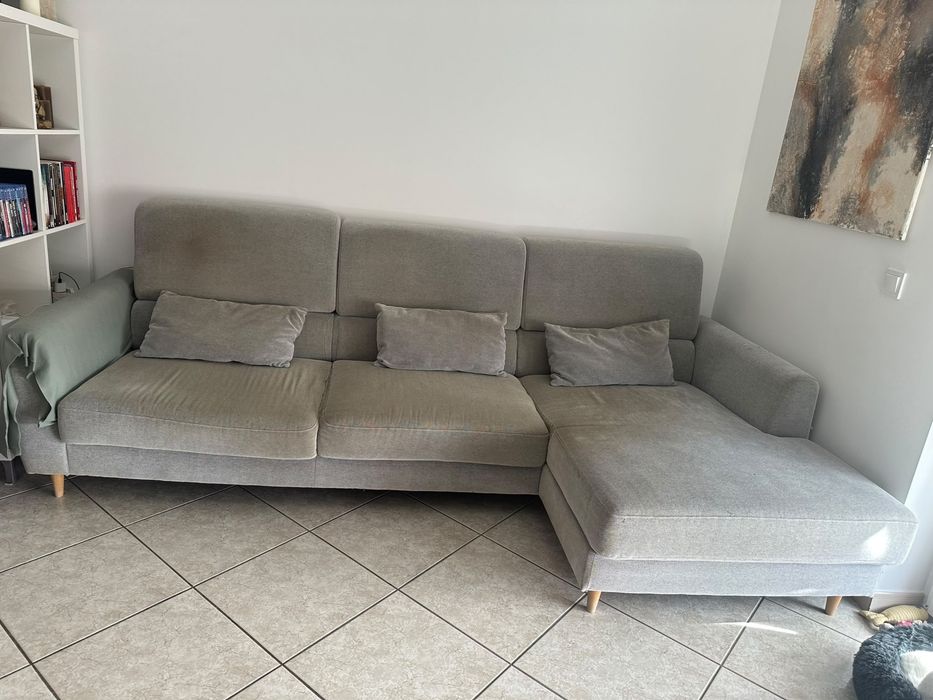 Sofá de três lugares e chaise longue
