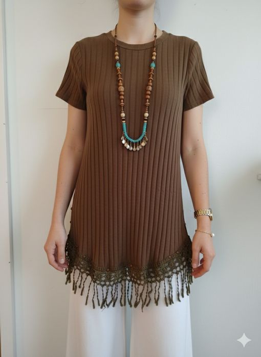 Camisola verde com tachas e bordado, original -Cosmoda - Tamanho L/XL
