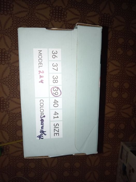 Кроссовки женские