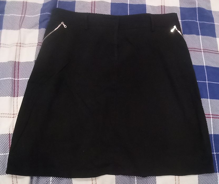 Czarna spódniczka 48