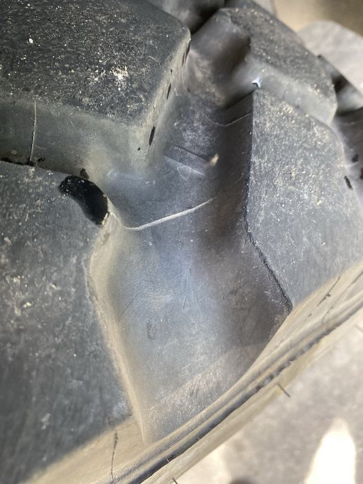 Opony 365/80 r 20 bieżnik 98%