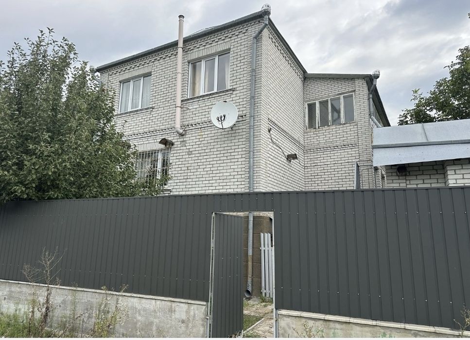 Гарний будинок в селі Кожухівка