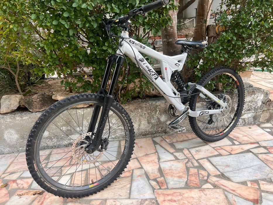 Bicicleta de downhill Bighit