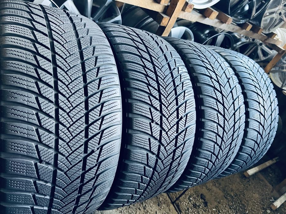 Шини Резина Зимові 245 40 18 Bridgestone Blizzak LM001 4шт