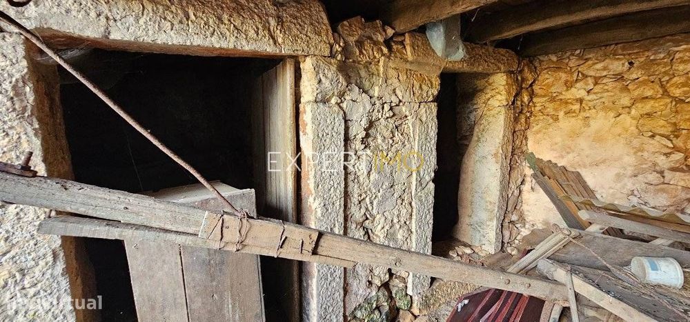 Casa em pedra para restaurar no concelho de Pombal