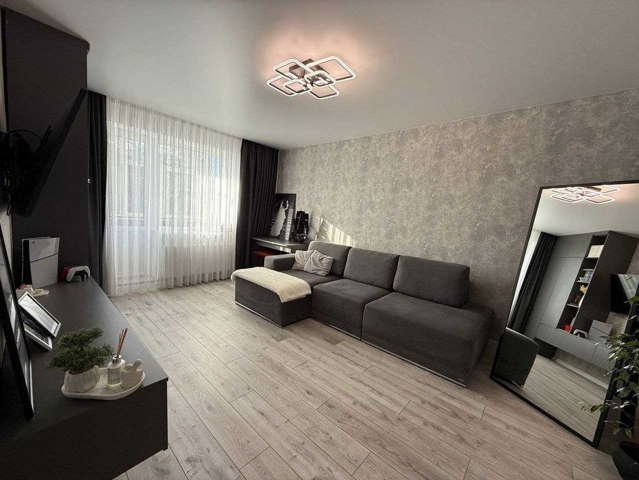 Продаж 2к кв вул. Революції Гідності (ЦЕНТР) з гарним ремонтом 24 000$