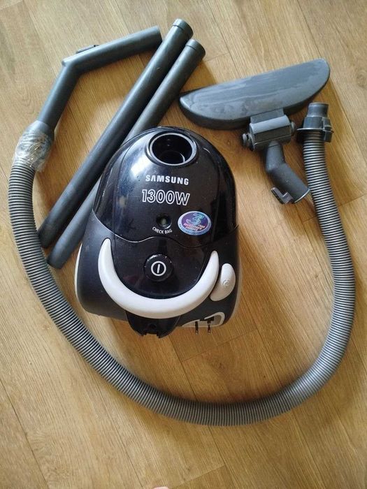 Пилесос Samsung 1300W (модель VC-5853)