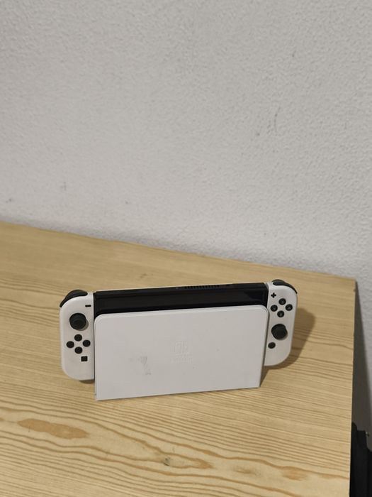 Vende se Nintendo switch OLED