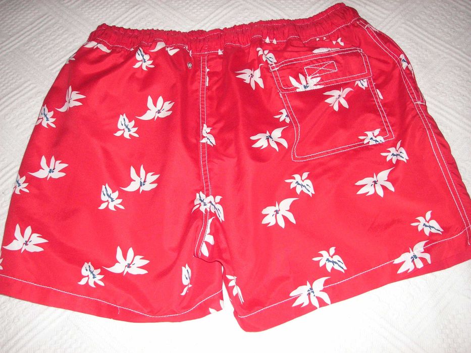 Polo Marca Pingouin e Calções de Banho Vermelhos