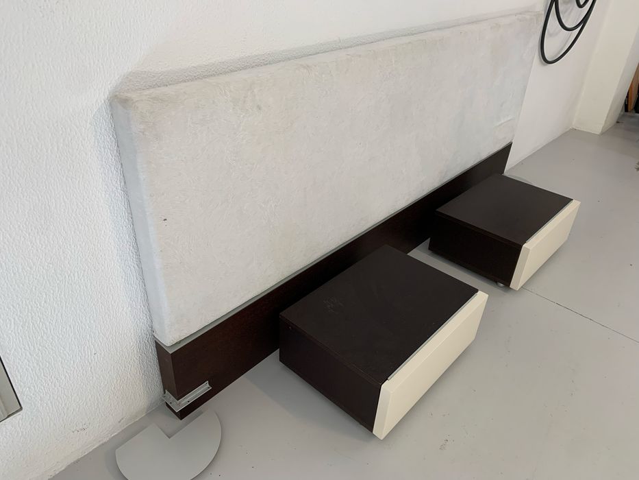 Conjunto EBANIS cabeceira e mesas de cabeceira
