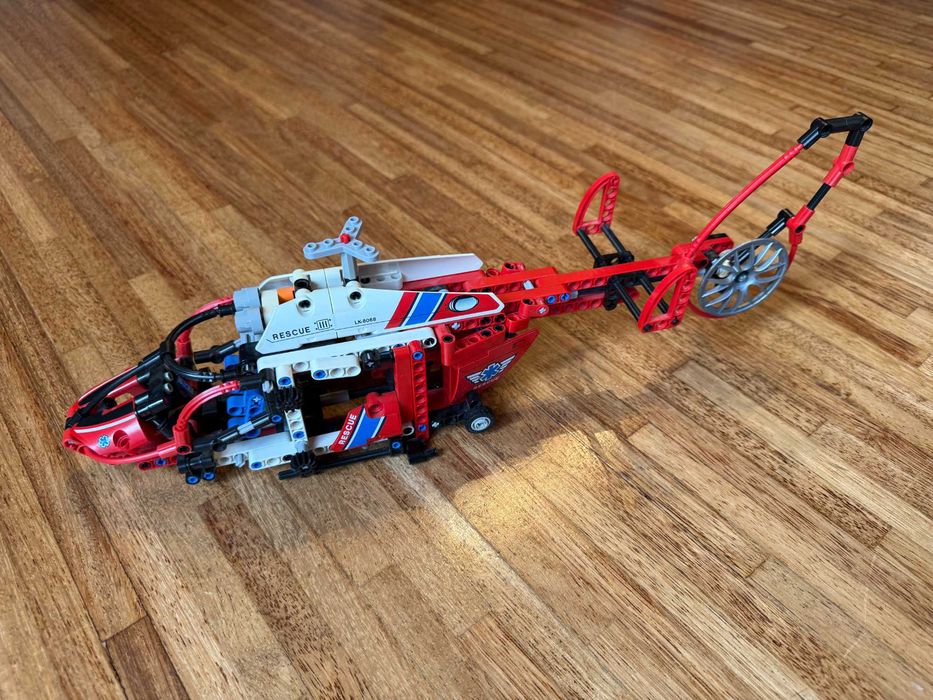 LEGO Technic – zestaw pojazdów (helikopter, auta, budowlane)