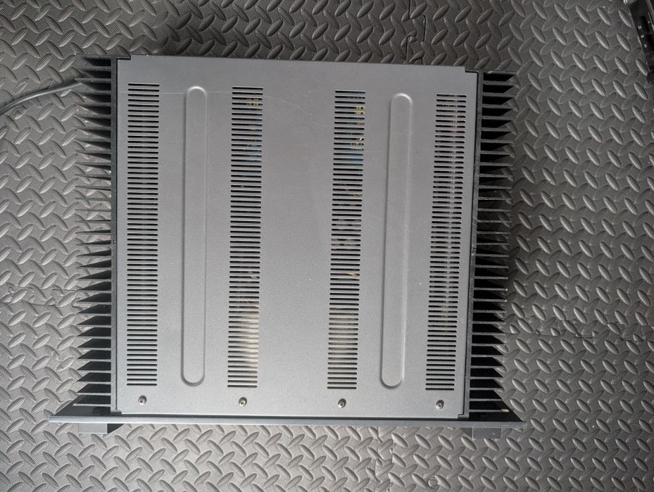 Potężna końcówka mocy nad 218 thx