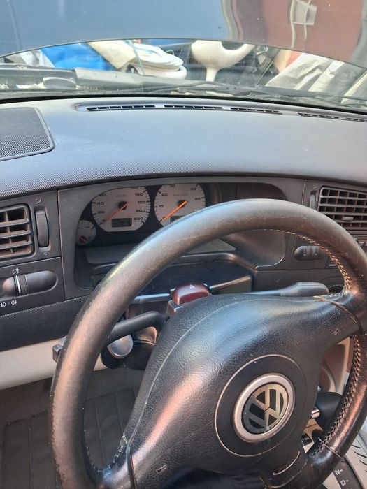 Vendo Golf Cabrio 2000 a gasolina