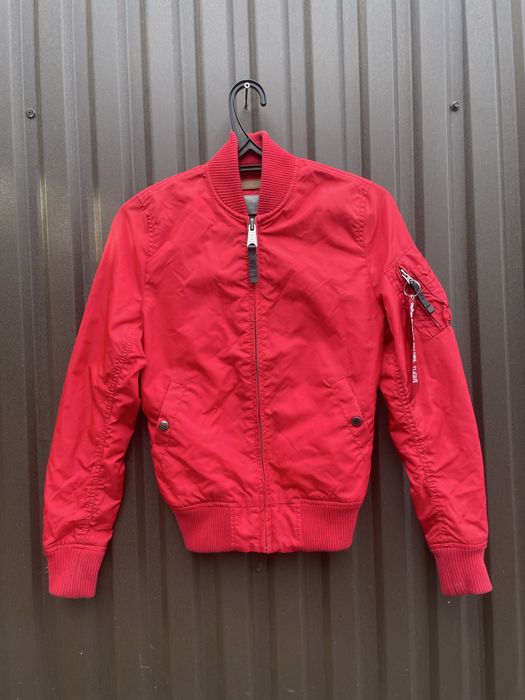 Бомбера alpha industries!