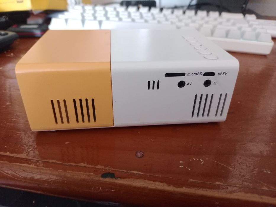 Vendo projetor led funcionar com sistema dele normal com tela