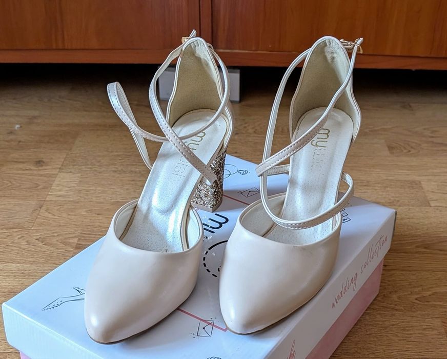 Skórzane buty My Wish – nowe, kremowe ze złotym akcentem