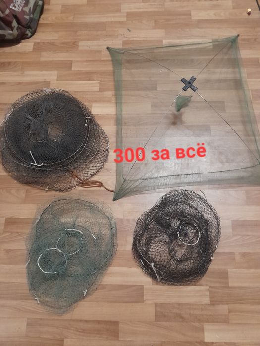 Куча рыбацких снастей 2