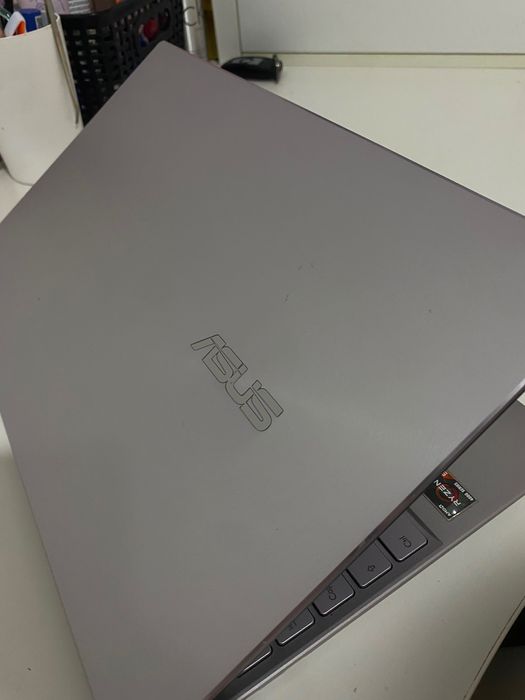 ASUS Zenbook AMD Ryzen 5