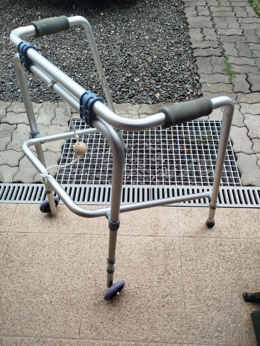 Aktualnie. Balkonik podpórka rehabilitacyjna chodzik