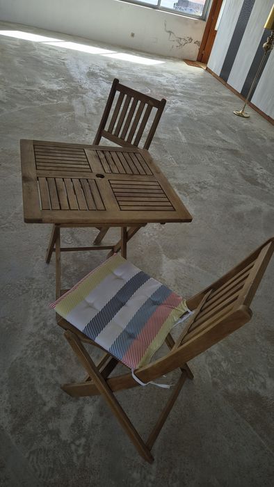 Conjunto mesa e cadeiras jardim/varanda