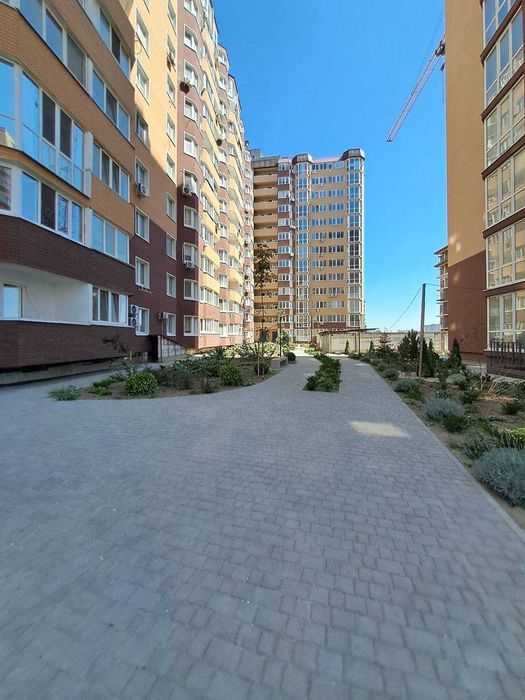 Продам 2 комнатную квартиру 65кв.м. в новом доме с начатым ремонтом на Поселке Котовского