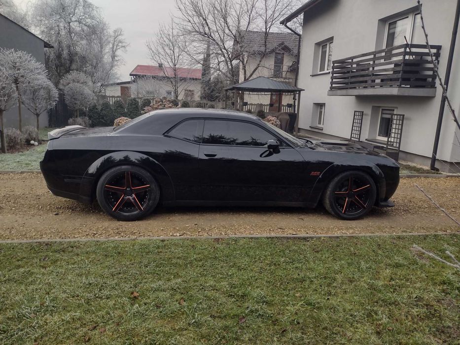 Dodge Challenger R/T 5.7 Hemi widebody