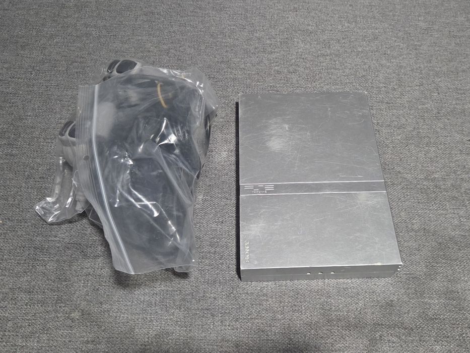 Playstation 2 Slim Prateada a funcionar