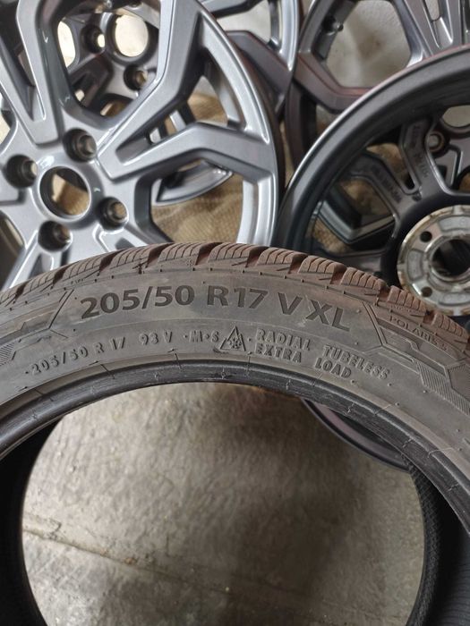 Sprzedam alufelgi  17""wraz z oponami zimowymi do Forda Eko Sport używane