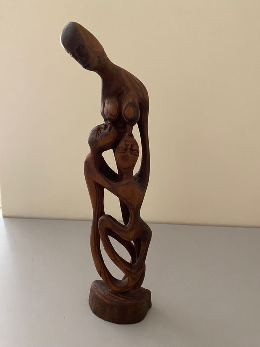 Escultura em madeira “Amor de Mãe”