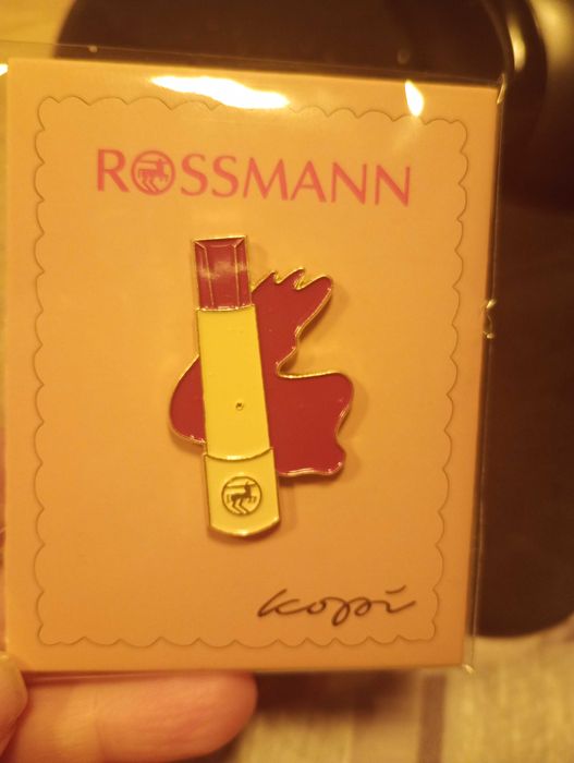 Przypinka Szminka Rossmann – Stylowy Dodatek do Ubrań