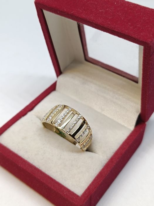 Złoty pierścionek z białymi cyrkoniami roz.22, złoto próby 585