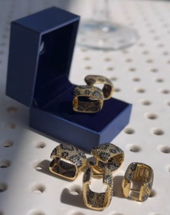 Продам серьги "питоны"