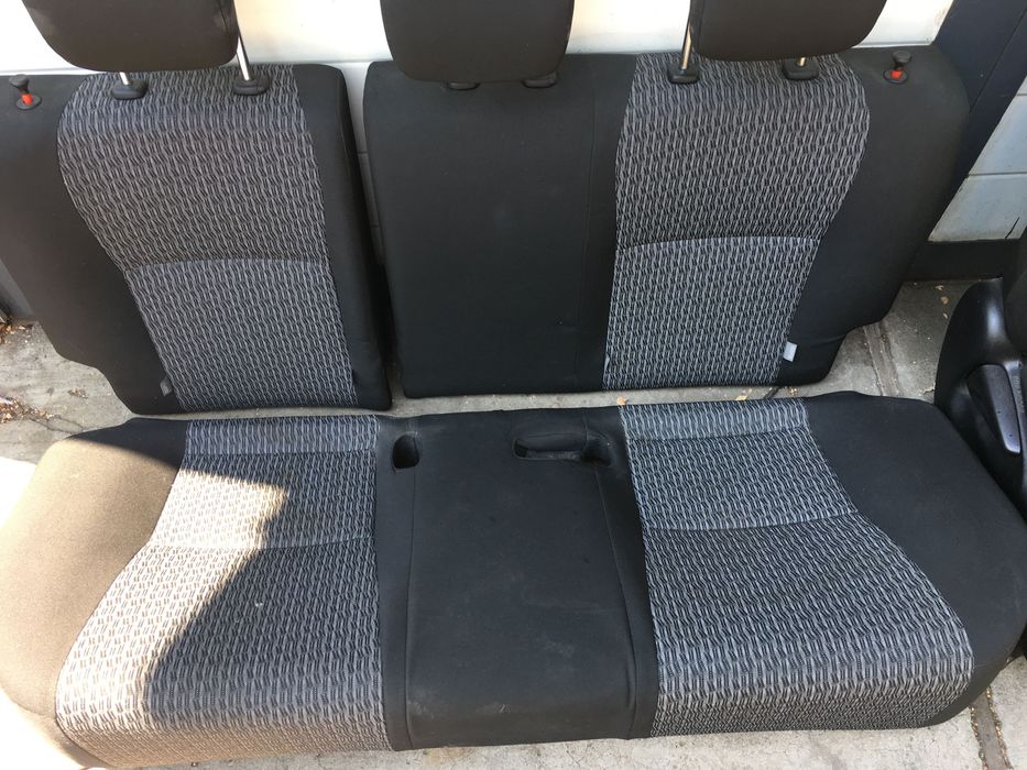 Fotele kanapa Toyota Yaris III Europa