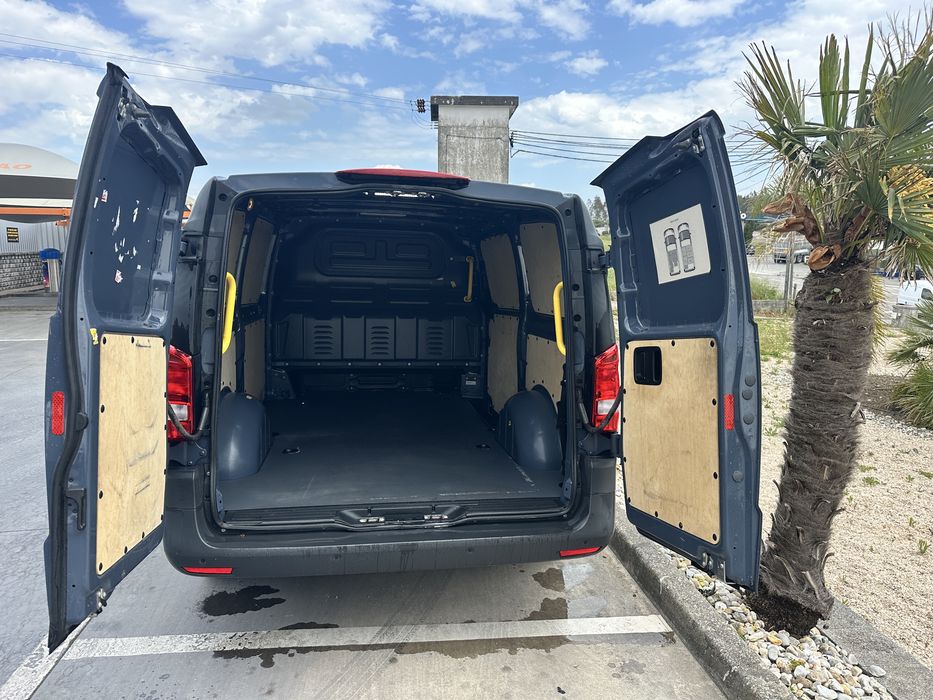 Mercedes Vito com km pouco