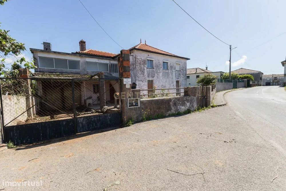 Moradia isolada com logradouro e quintal em Figueira de Lorvão (Penac