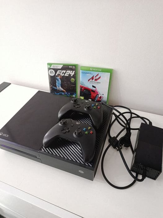 XBox One +  2 comandos + 2 Jogos