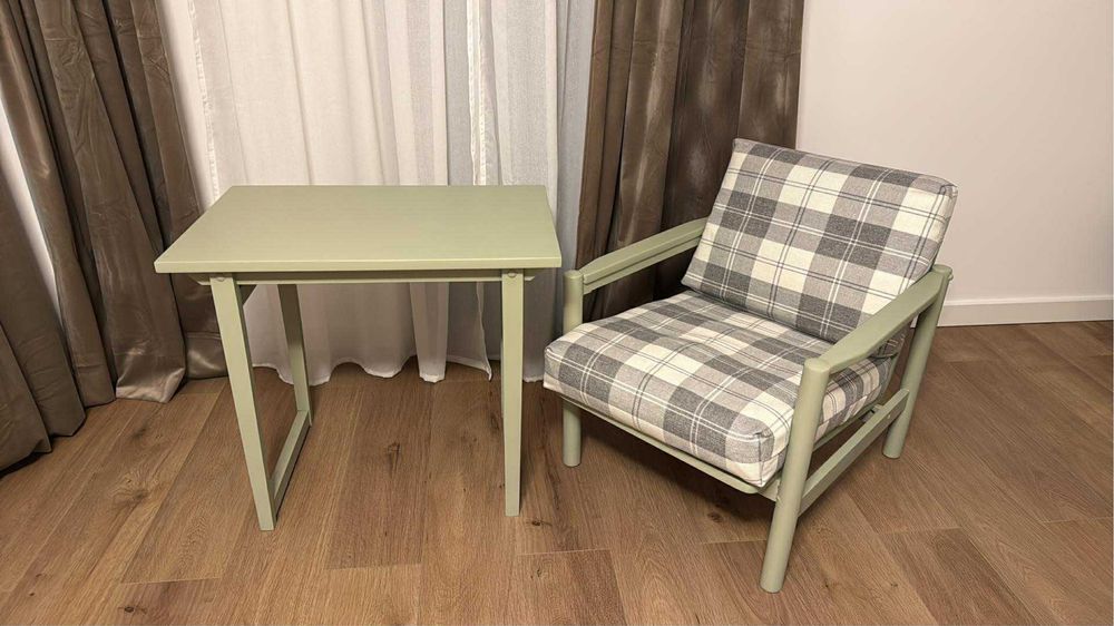 Fotel drewniany z poduszkami