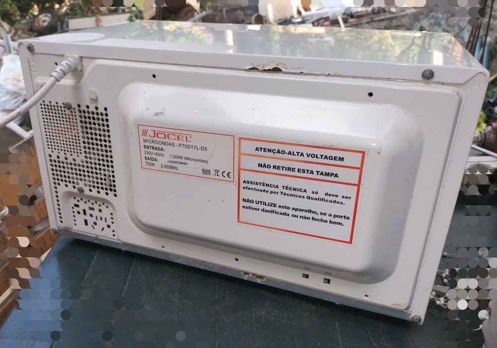 Microondas da marca Jocel 1200 W.