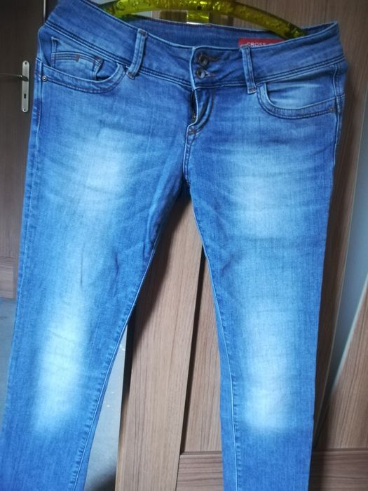 Sprzedam spodnie jeansowe. Szer w pasie 44-47. Dl nogawki 72.