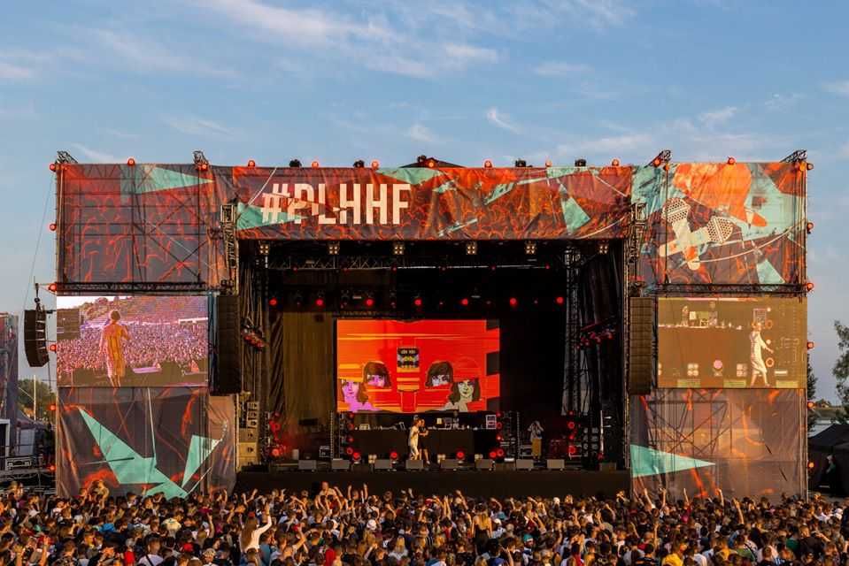 Sceny małe i duże wynajem konstrukcje trybuny