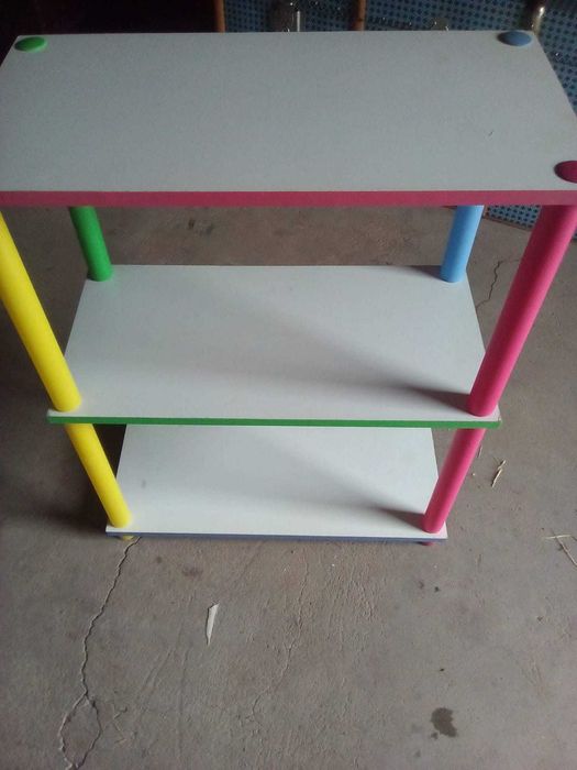 Prateleira às cores
