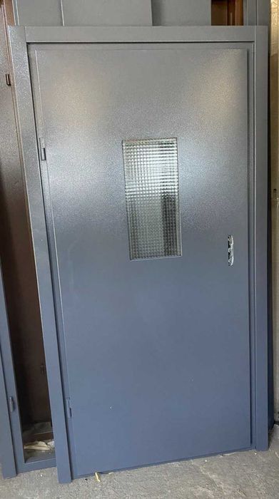 Двері металеві одинарні. Склад. Виробник. Наявність