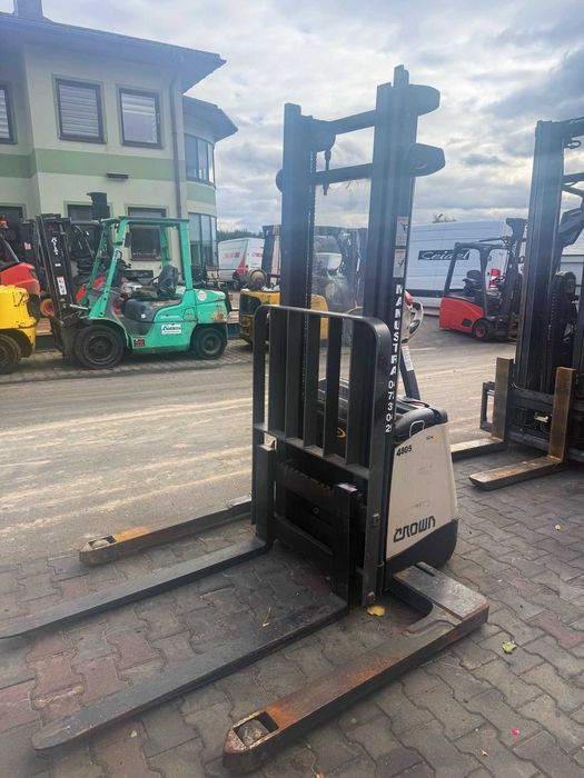 paleciak elektryczny z masztem CROWN 3.20m zwykle widły 2010r 1500mtg