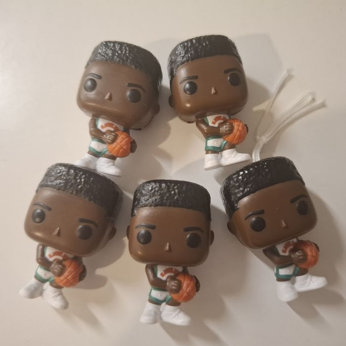 Lucas stranger things kinder joy