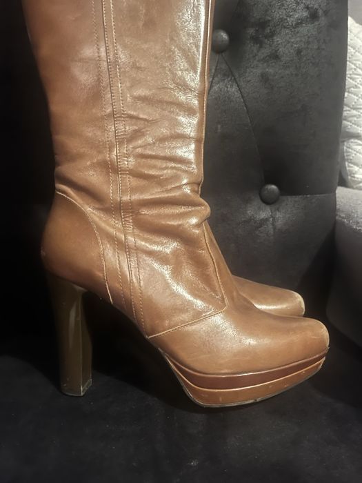 Botas de cano alto em pele