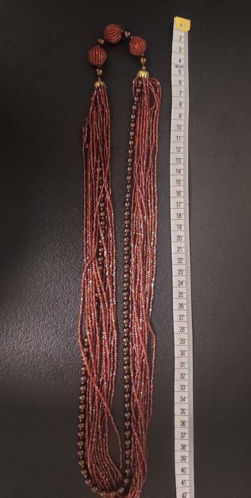 naszyjnik ze szklanych koralików w kolorze miedzi