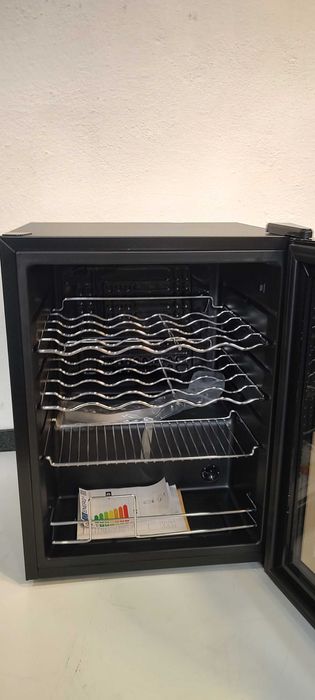 Lodówka szklane drzwi, witryna 60L. Klarstein  S-323