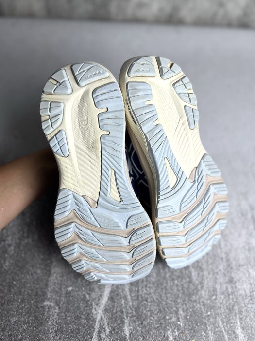 Кросівки жіночі ASICS Gel-Kayano 29 38(24)