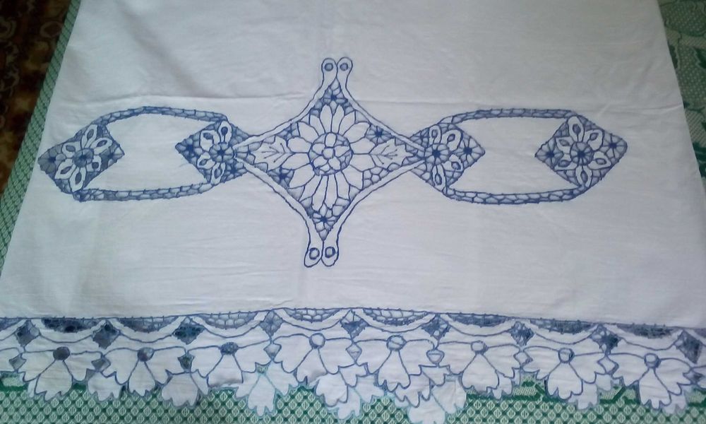 Продам изделия х/б , ришелье, скатерть.